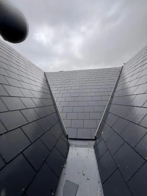 New slate roof with two valleys and flat roof between